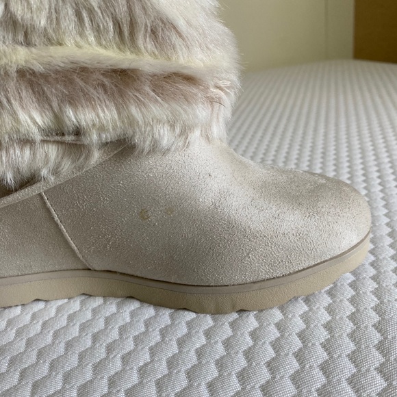 Boots - Picture 5 of 6